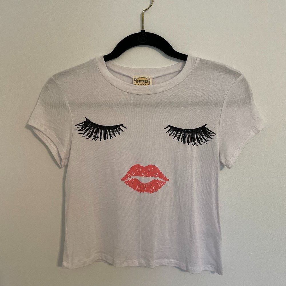 Graphic Tee Eyelashes